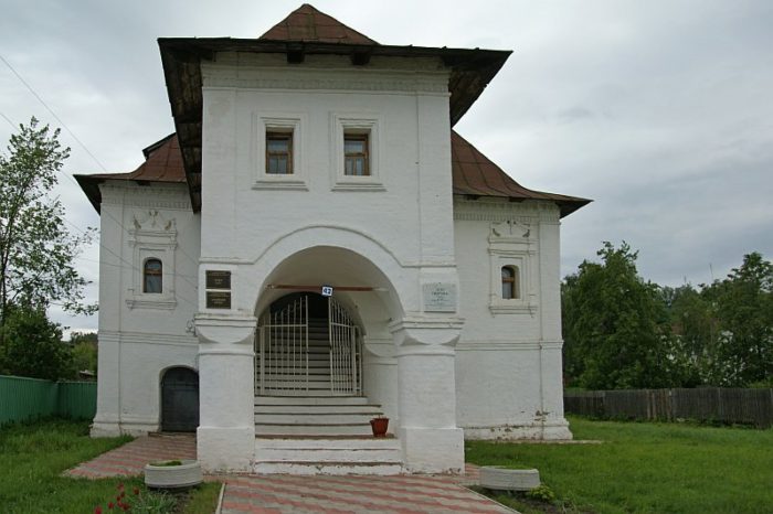 Дом Опарина