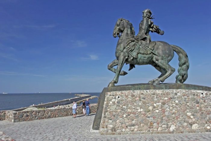 Памятник Елизавете Петровне