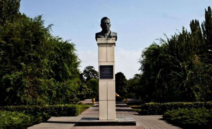 Памятник основателю города – Фёдору Логинову