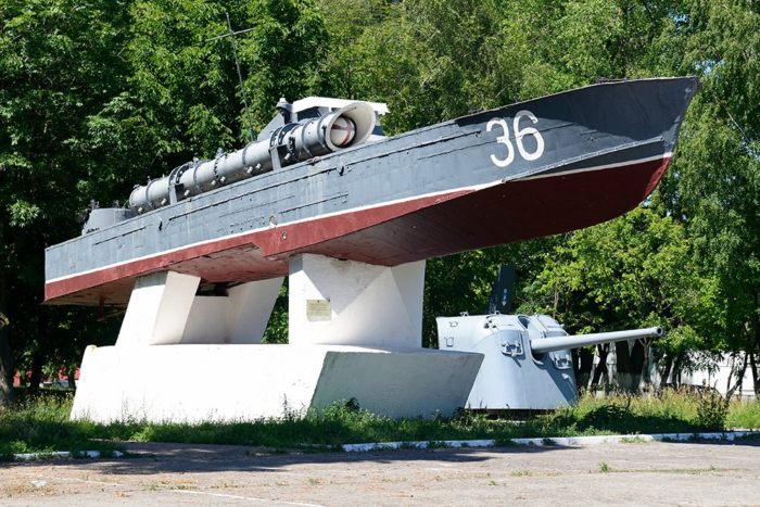 Памятник торпедному катеру 123К «Комсомолец» на Площади Балтийской славы