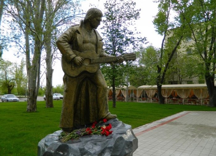 Памятник Владимиру Высоцкому