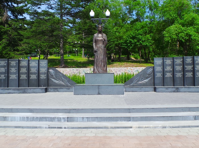 Площадь Славы в Южно-Сахалинске