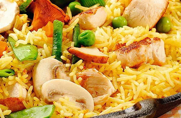 Плов с курицей и грибами