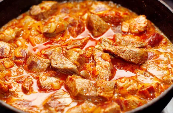 Гуляш из говядины классический