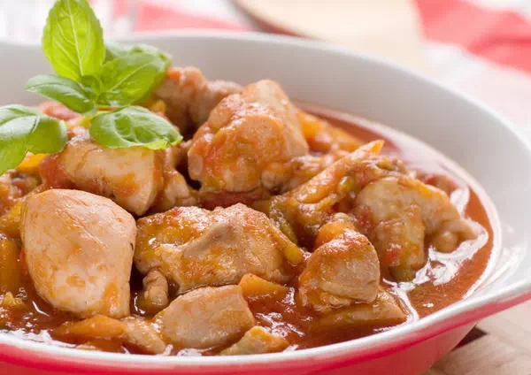 Гуляш из курицы в мультиварке