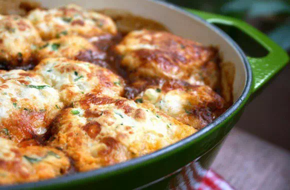 Мясо в духовке с луком и сыром