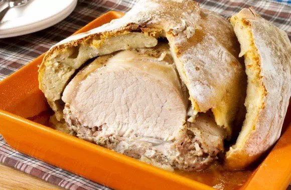 Мясо в тесте, запеченное в духовке