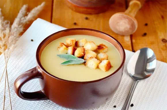 Суп-пюре из картофеля с гренками