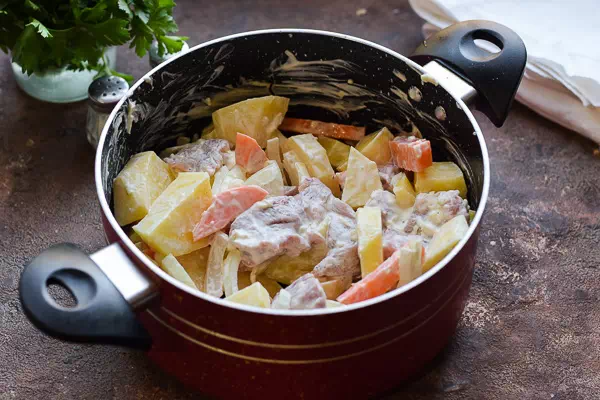 картошка с мясом в духовке с майонезом рецепт фото 6