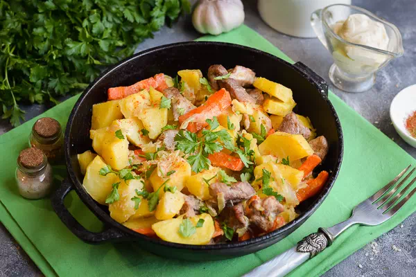 картошка с мясом в духовке с майонезом рецепт фото 9