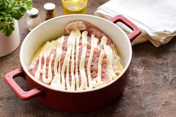 Мясо по-французски из свинины в духовке  рецепт фото 6