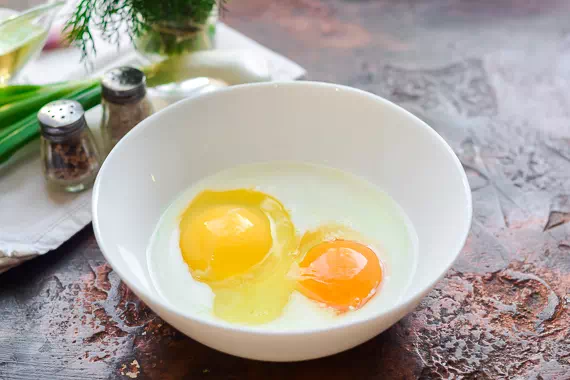 омлет с сыром помидорами и кабачками на сковороде рецепт фото 3