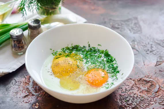 омлет с сыром помидорами и кабачками на сковороде рецепт фото 4