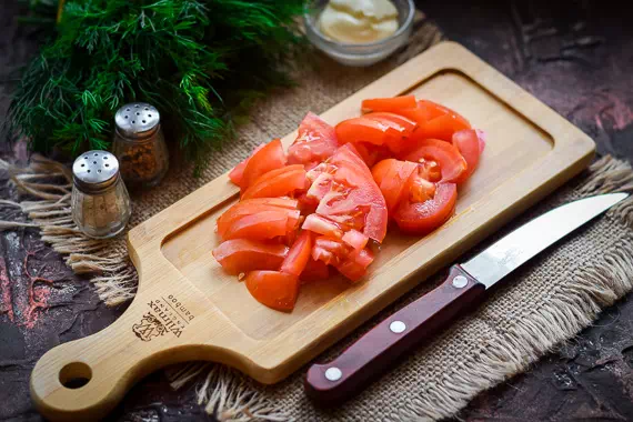 салат с колбасой и огурцами свежими фото 3