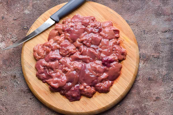 салат с куриной печенью, луком и морковью рецепт фото 2