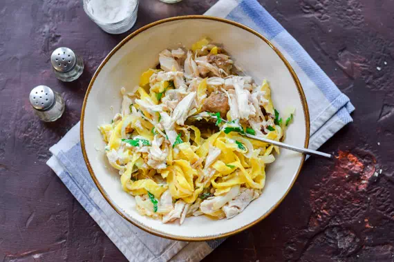 салат с яичными блинчиками и курицей рецепт фото 10